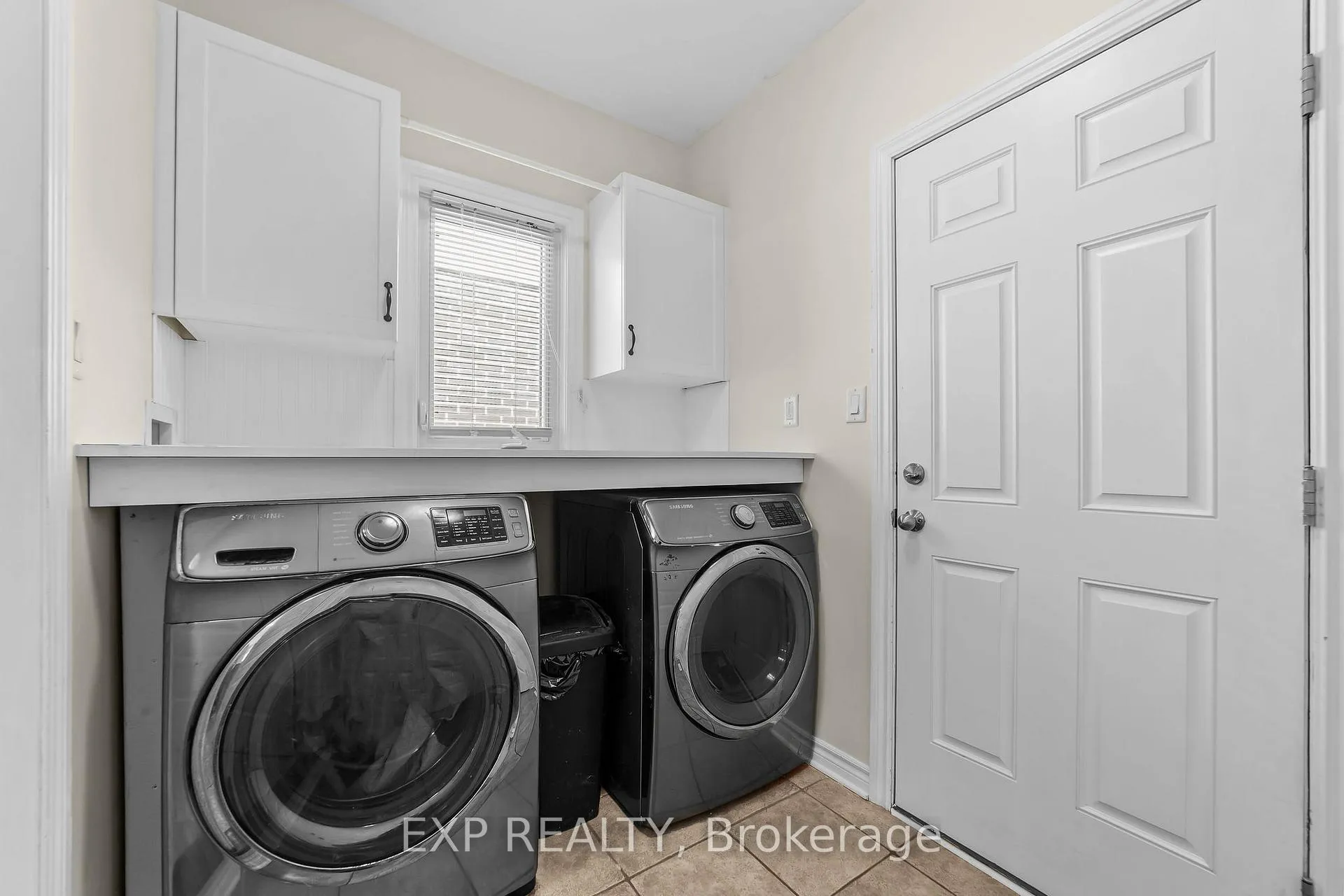Photo 14 of 2095 Springridge Drive, London, North C — HOMEH