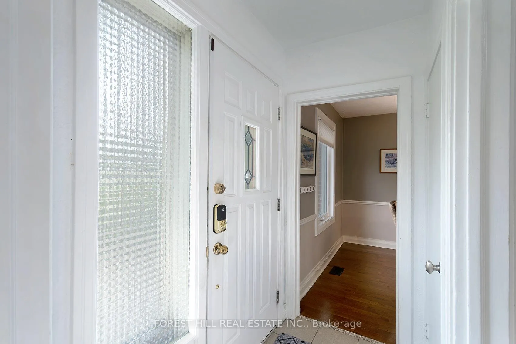 Photo 2 of 9 Southmead Road, Scarborough, Clairlea-Birchmount — HOMEH