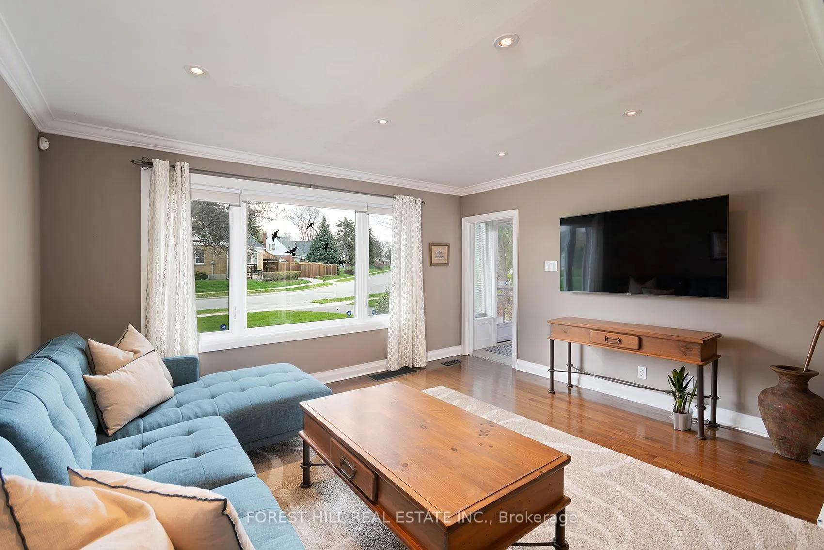 Photo 3 of 9 Southmead Road, Scarborough, Clairlea-Birchmount — HOMEH