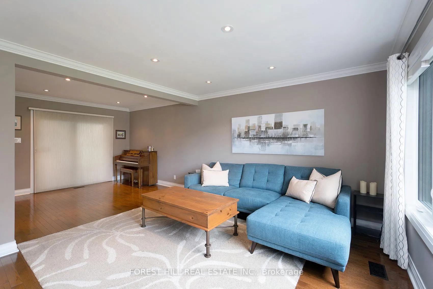 Photo 4 of 9 Southmead Road, Scarborough, Clairlea-Birchmount — HOMEH
