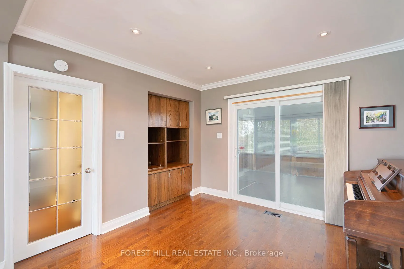 Photo 6 of 9 Southmead Road, Scarborough, Clairlea-Birchmount — HOMEH