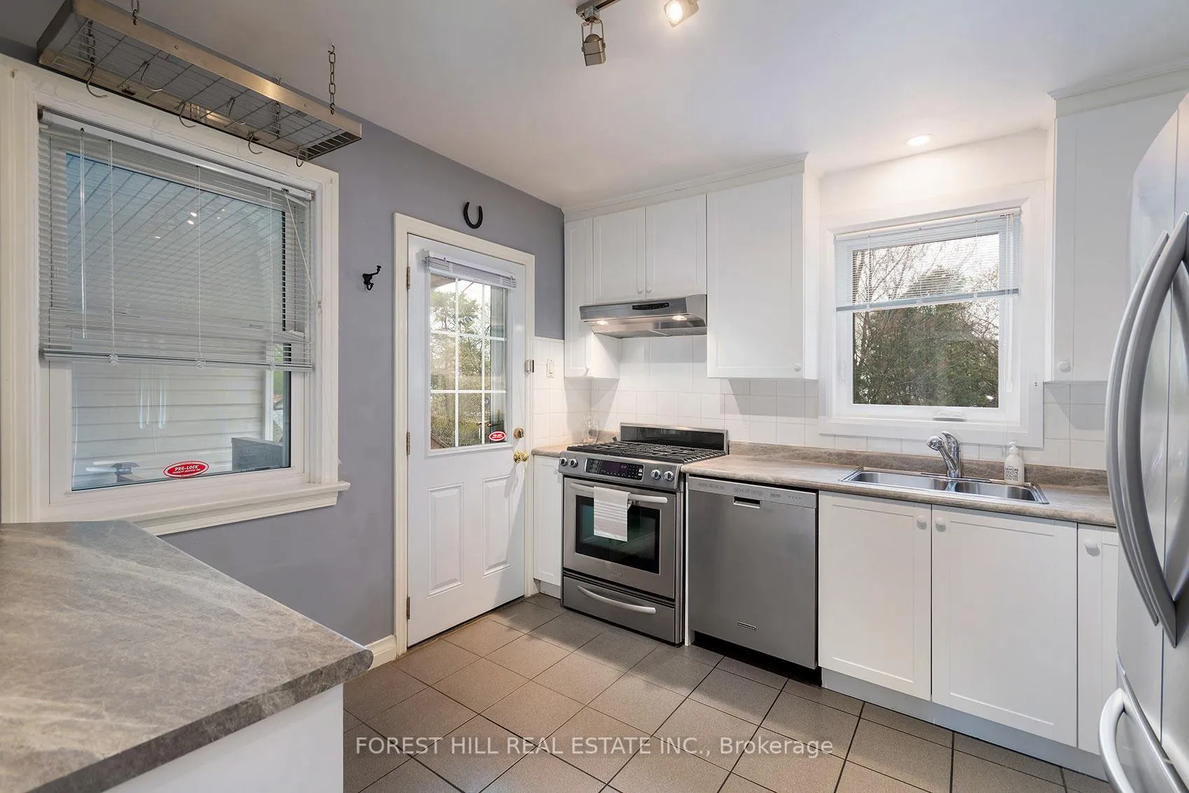 Photo 8 of 9 Southmead Road, Scarborough, Clairlea-Birchmount — HOMEH