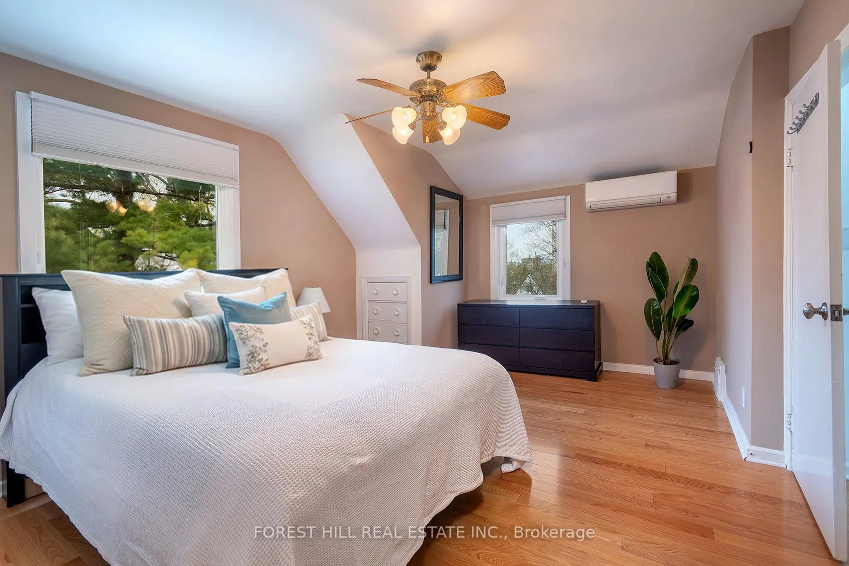 Photo 17 of 9 Southmead Road, Scarborough, Clairlea-Birchmount — HOMEH