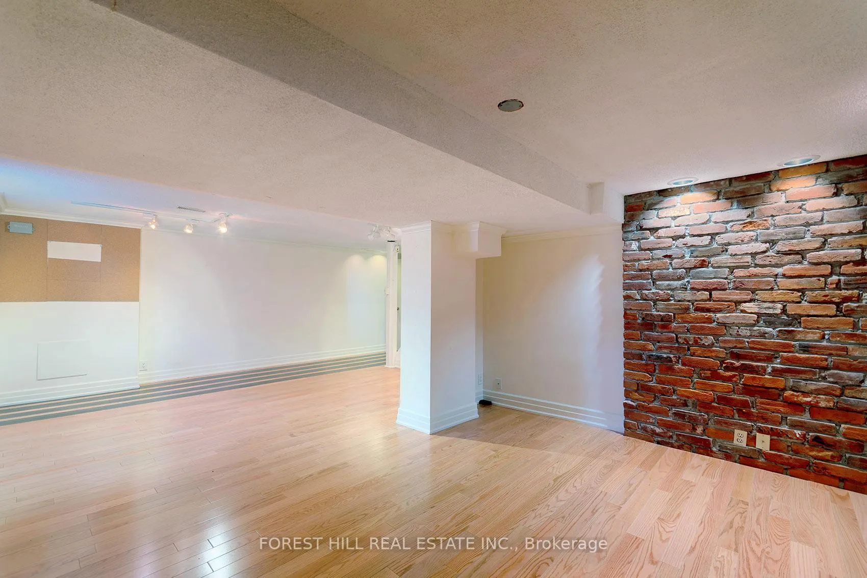 Photo 25 of 9 Southmead Road, Scarborough, Clairlea-Birchmount — HOMEH