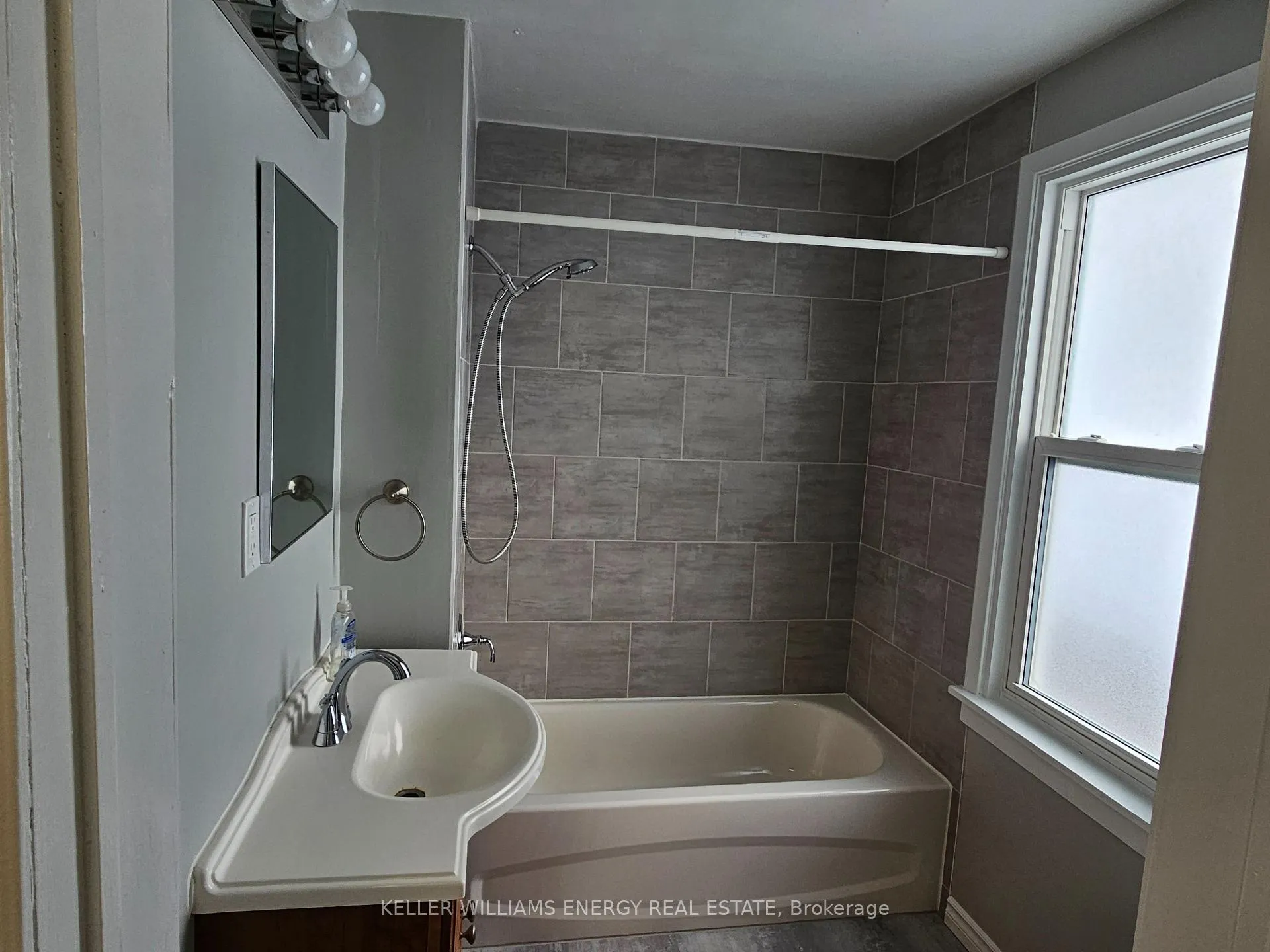 Photo 14 of 279 French Street, Oshawa, O'Neill — HOMEH