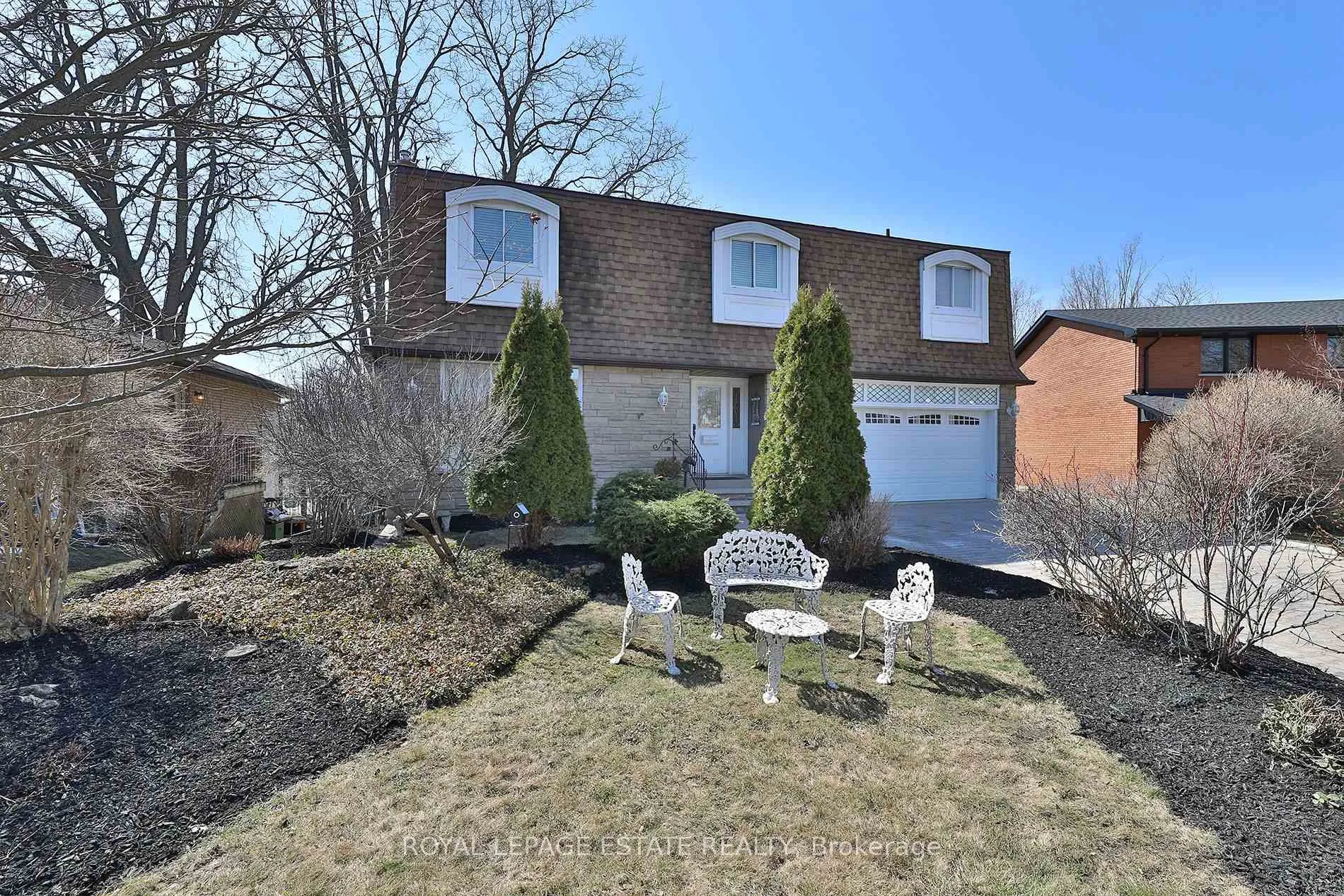Front of 898 Beaufort Court