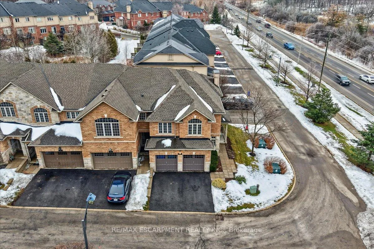 Photo 3 of 105 Oakhaven Place, Hamilton, Meadowlands — HOMEH