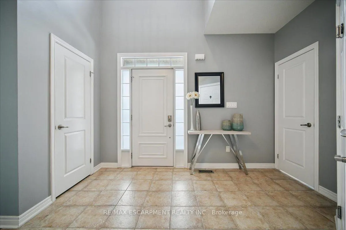 Photo 6 of 105 Oakhaven Place, Hamilton, Meadowlands — HOMEH