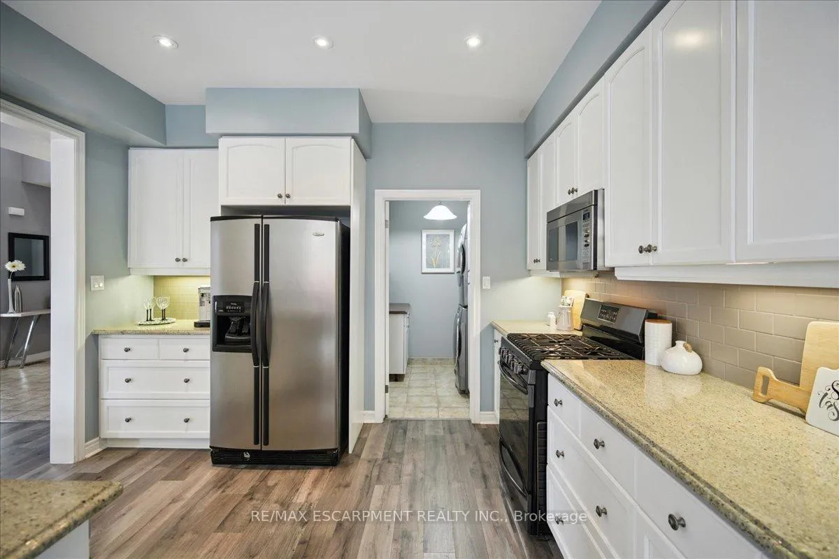 Photo 18 of 105 Oakhaven Place, Hamilton, Meadowlands — HOMEH