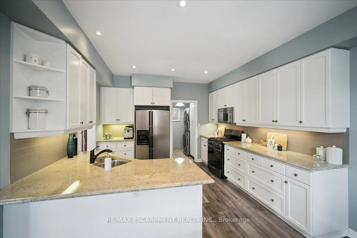 Photo 20 of 105 Oakhaven Place, Hamilton, Meadowlands — HOMEH