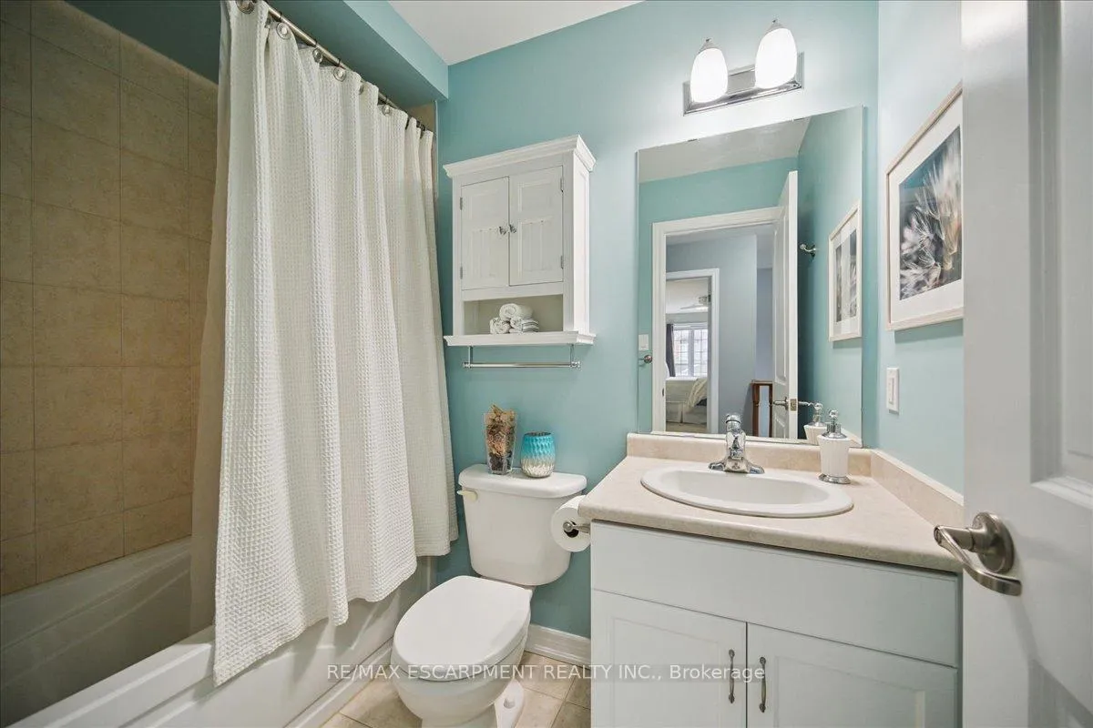 Photo 36 of 105 Oakhaven Place, Hamilton, Meadowlands — HOMEH