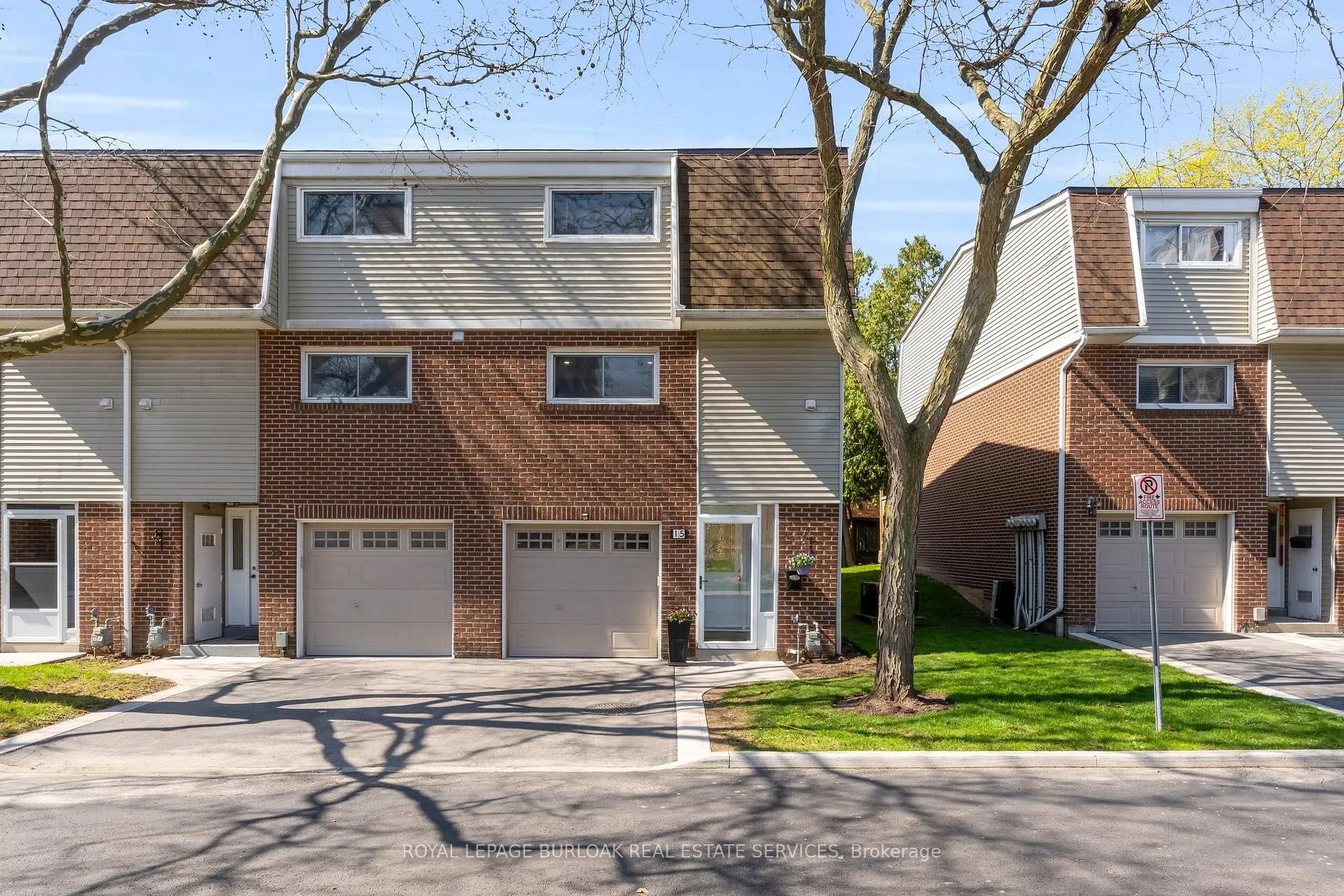 Front of Unit 15, 960 Warwick Court