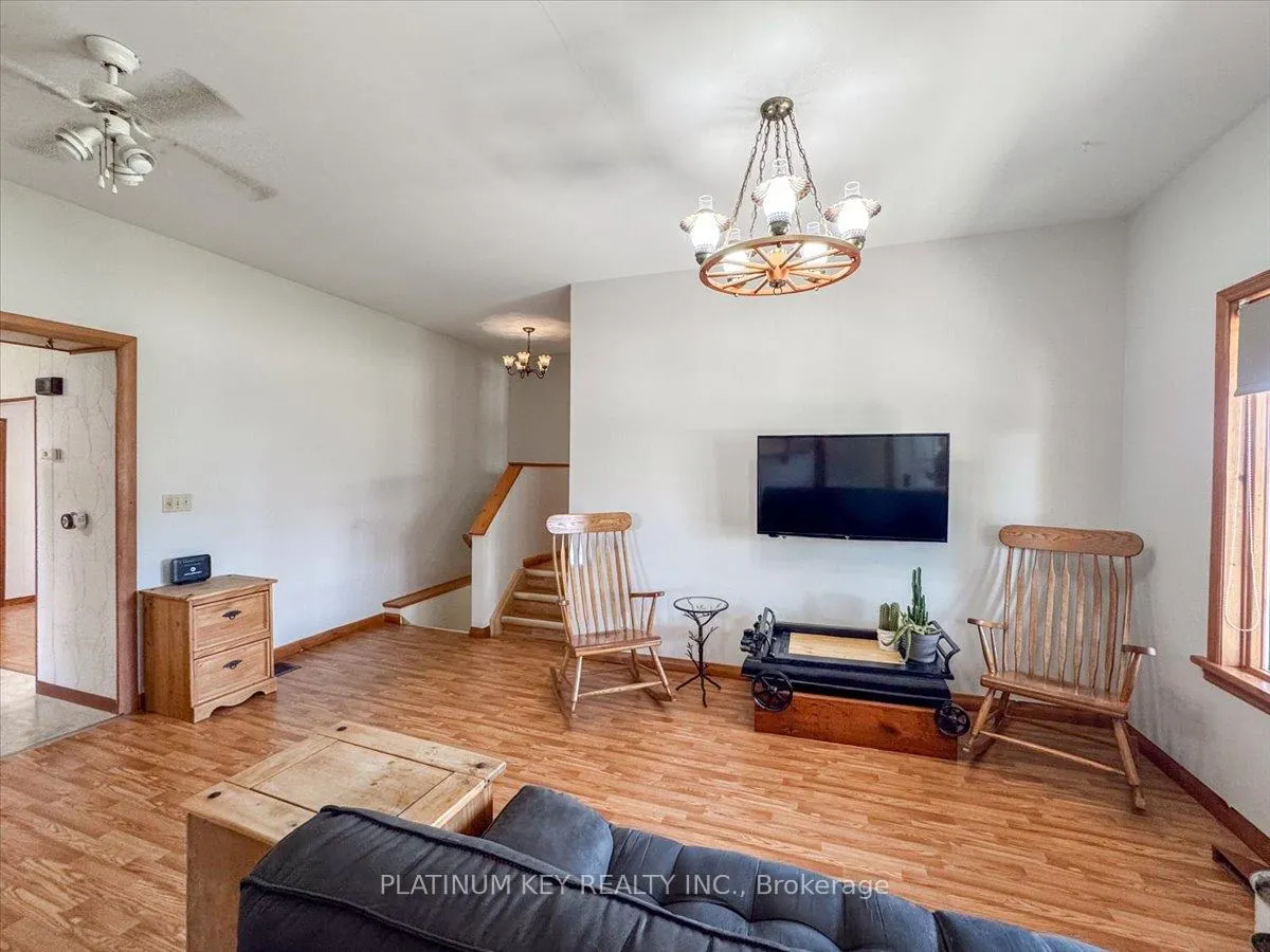 Photo 9 of 2300 Egremont Drive, Adelaide Metcalfe, Adelaide Village — HOMEH