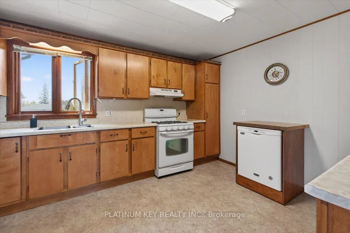 Photo 13 of 2300 Egremont Drive, Adelaide Metcalfe, Adelaide Village — HOMEH
