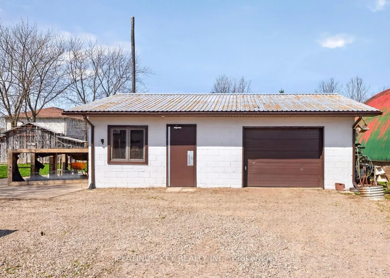Photo 25 of 2300 Egremont Drive, Adelaide Metcalfe, Adelaide Village — HOMEH