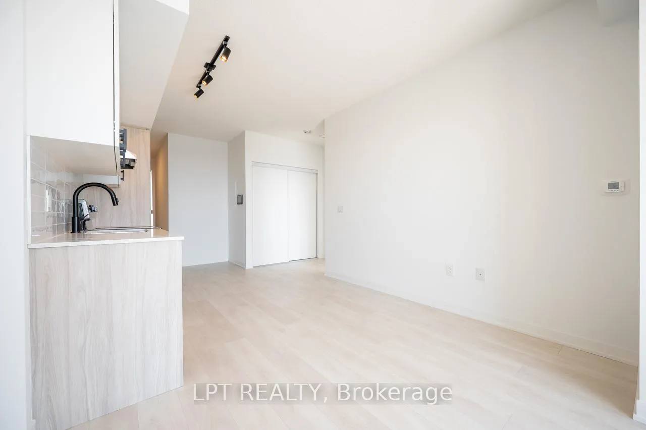 Photo 18 of Unit D1202, 4878 Powers Common, Burlington, Alton — HOMEH