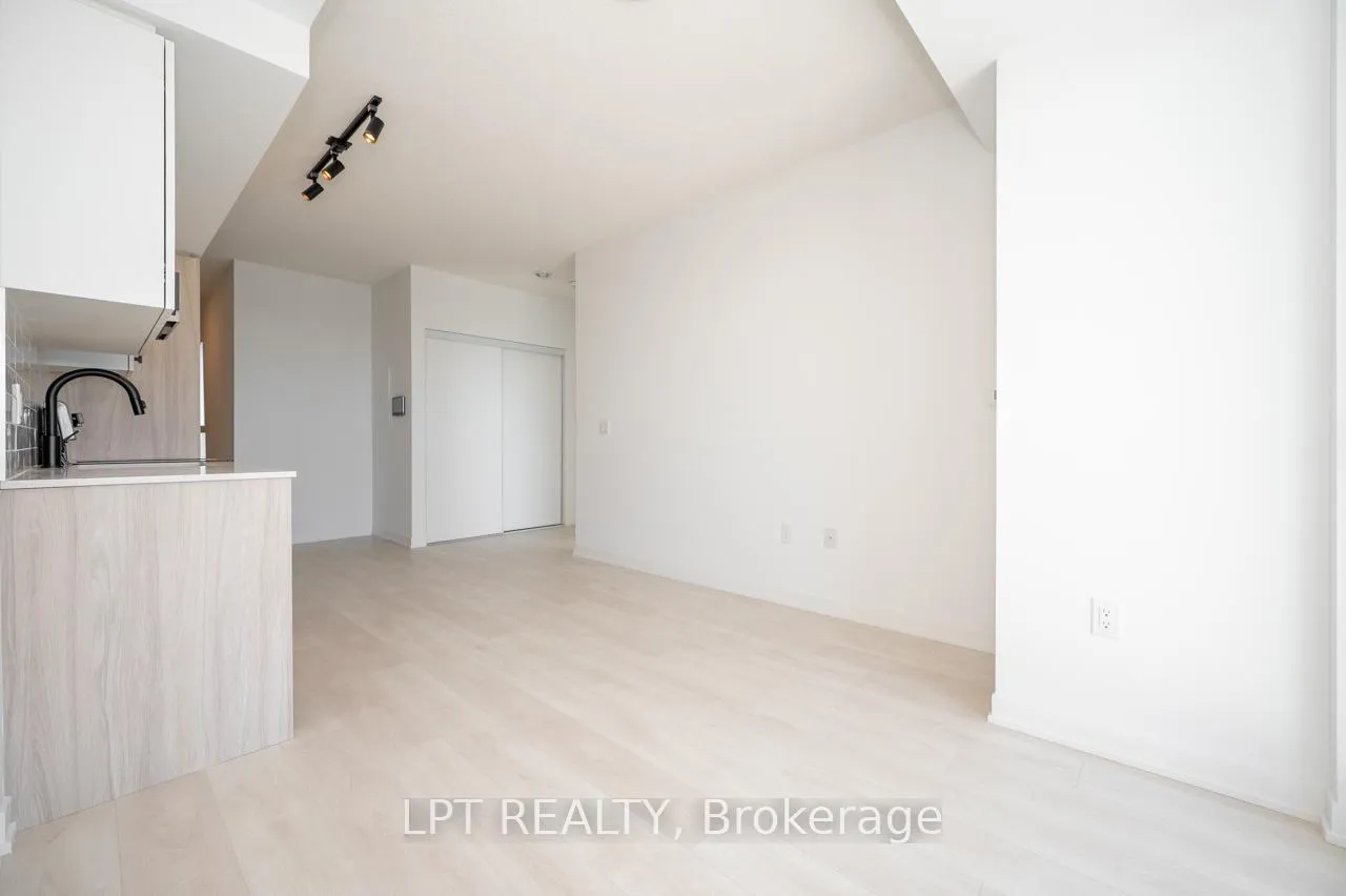 Photo 19 of Unit D1202, 4878 Powers Common, Burlington, Alton — HOMEH