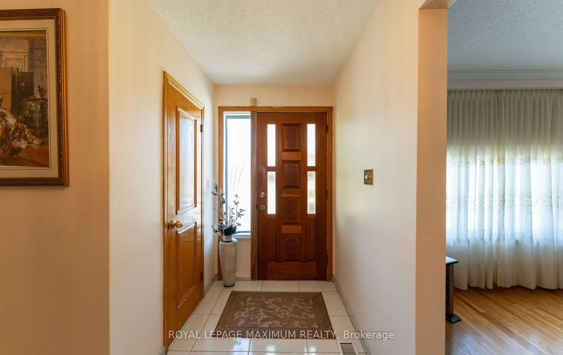 Photo 4 of 32 Ianhall Road, North York, Downsview-Roding-CFB — HOMEH