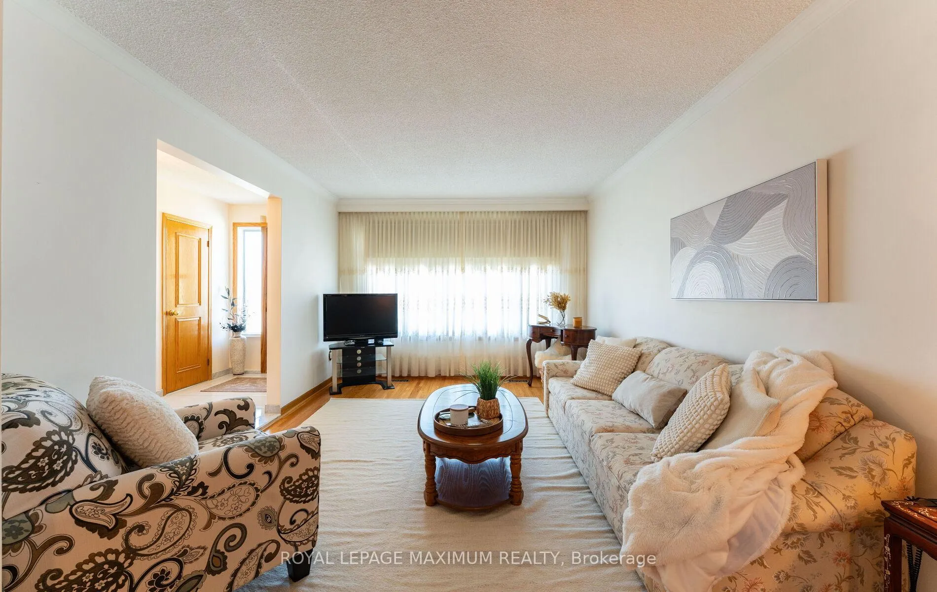 Photo 8 of 32 Ianhall Road, North York, Downsview-Roding-CFB — HOMEH