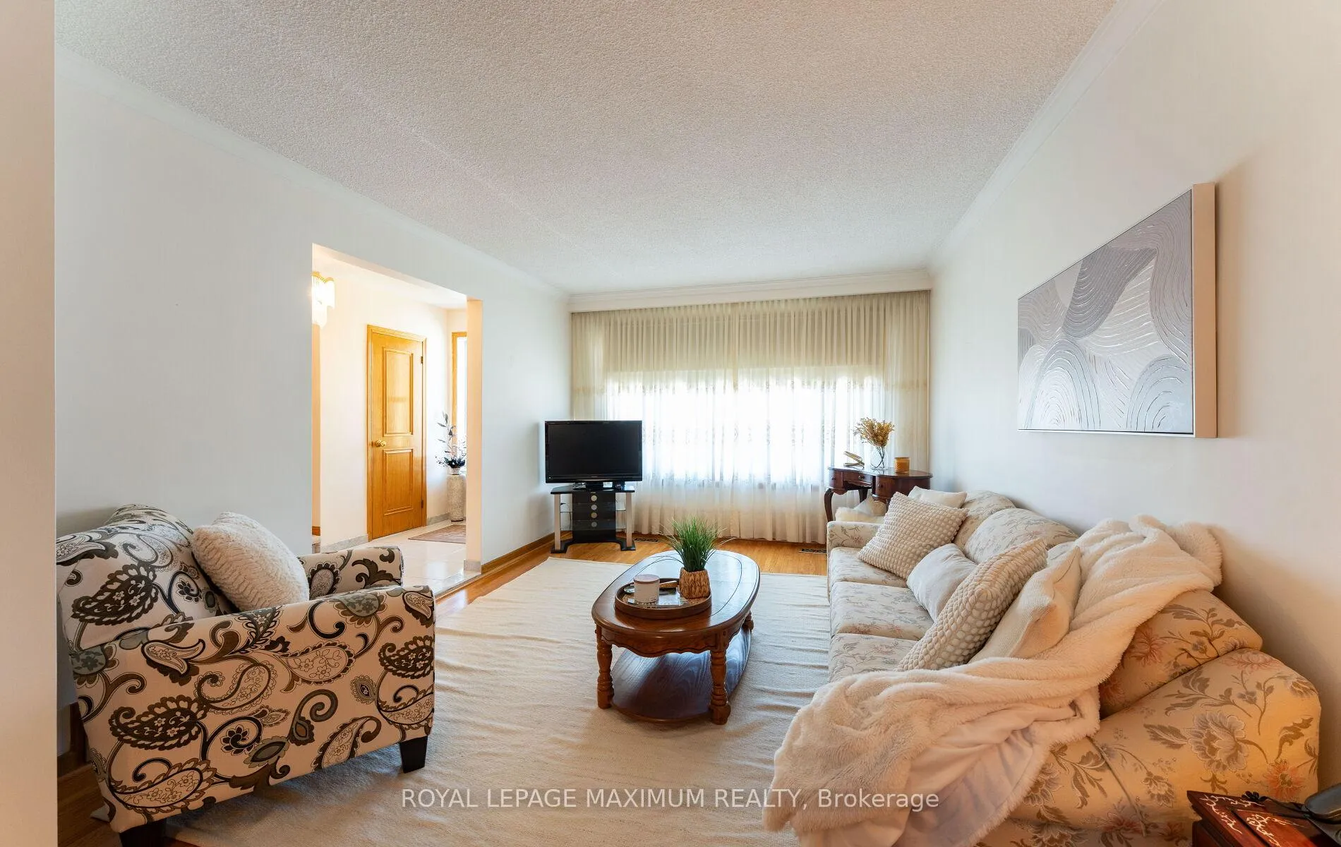 Photo 9 of 32 Ianhall Road, North York, Downsview-Roding-CFB — HOMEH