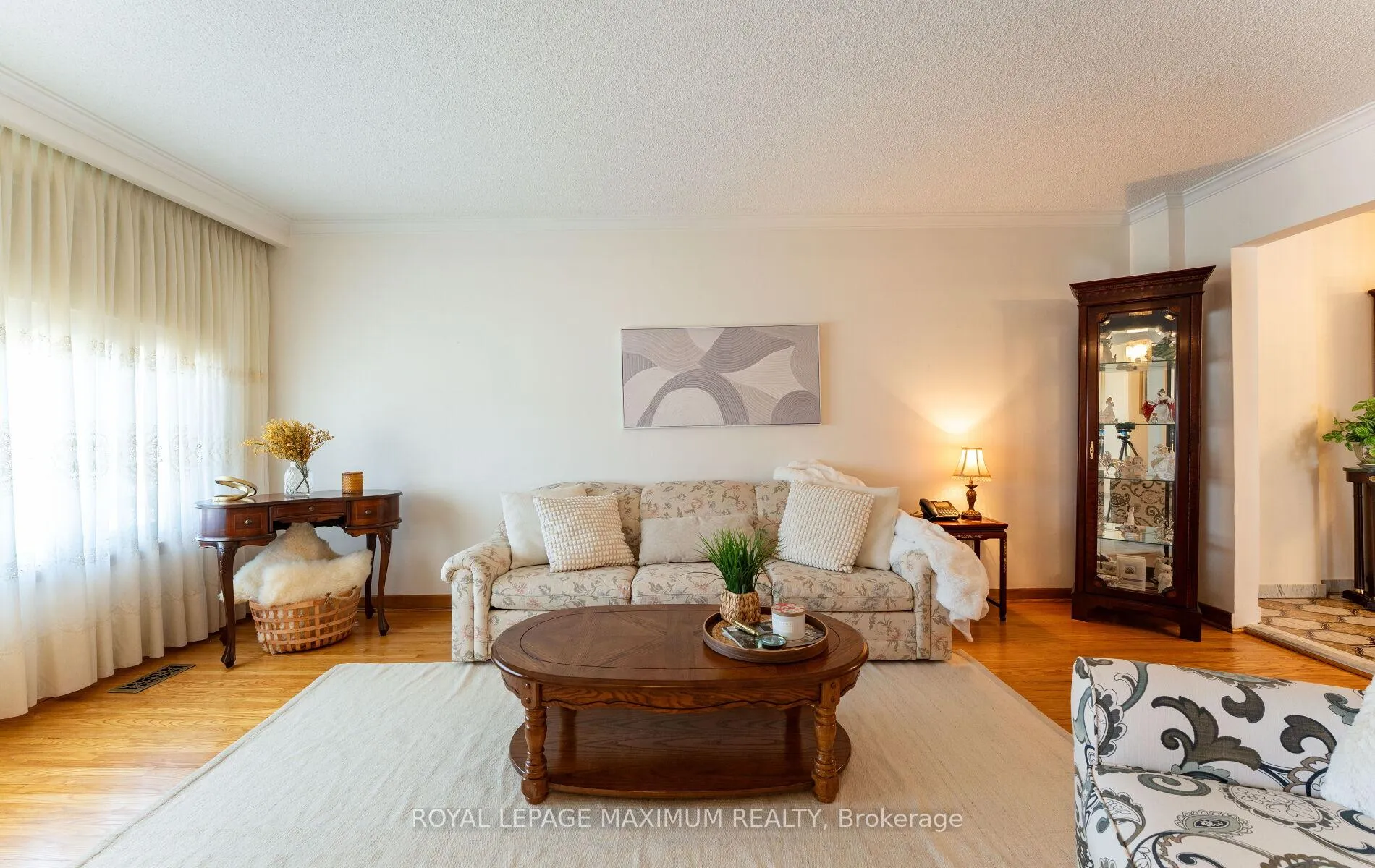 Photo 10 of 32 Ianhall Road, North York, Downsview-Roding-CFB — HOMEH