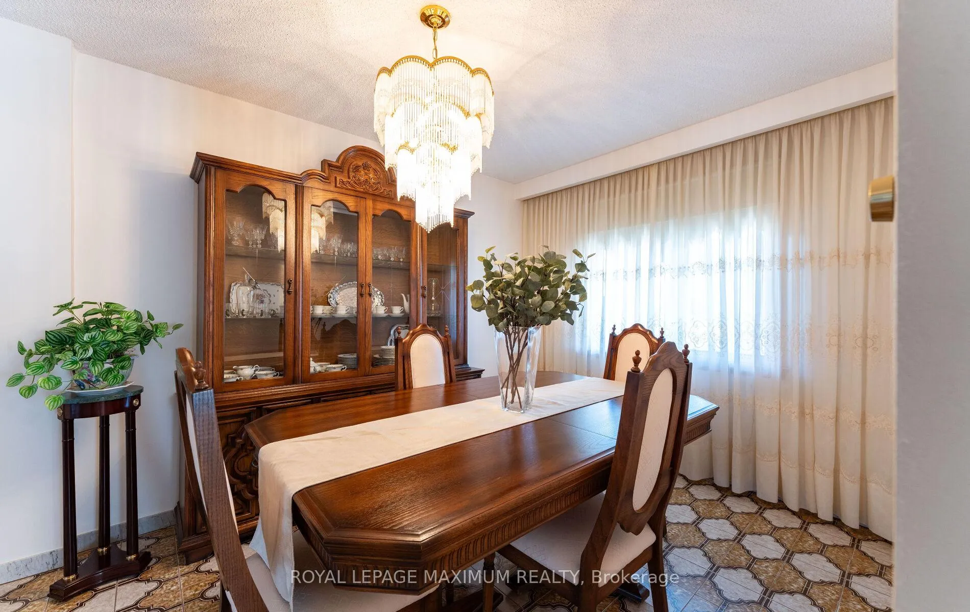 Photo 11 of 32 Ianhall Road, North York, Downsview-Roding-CFB — HOMEH