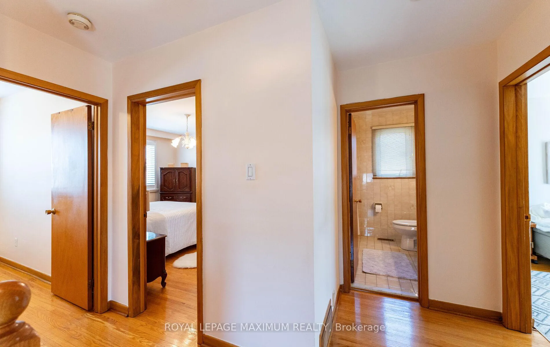 Photo 18 of 32 Ianhall Road, North York, Downsview-Roding-CFB — HOMEH