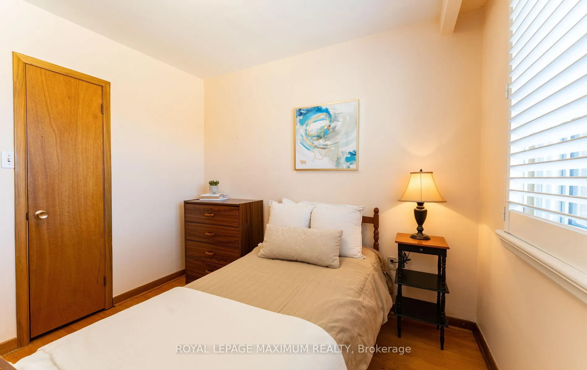 Photo 23 of 32 Ianhall Road, North York, Downsview-Roding-CFB — HOMEH