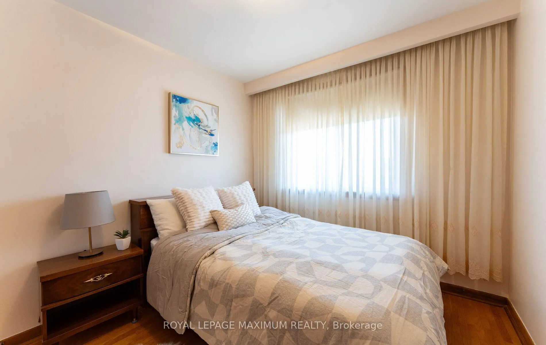 Photo 24 of 32 Ianhall Road, North York, Downsview-Roding-CFB — HOMEH