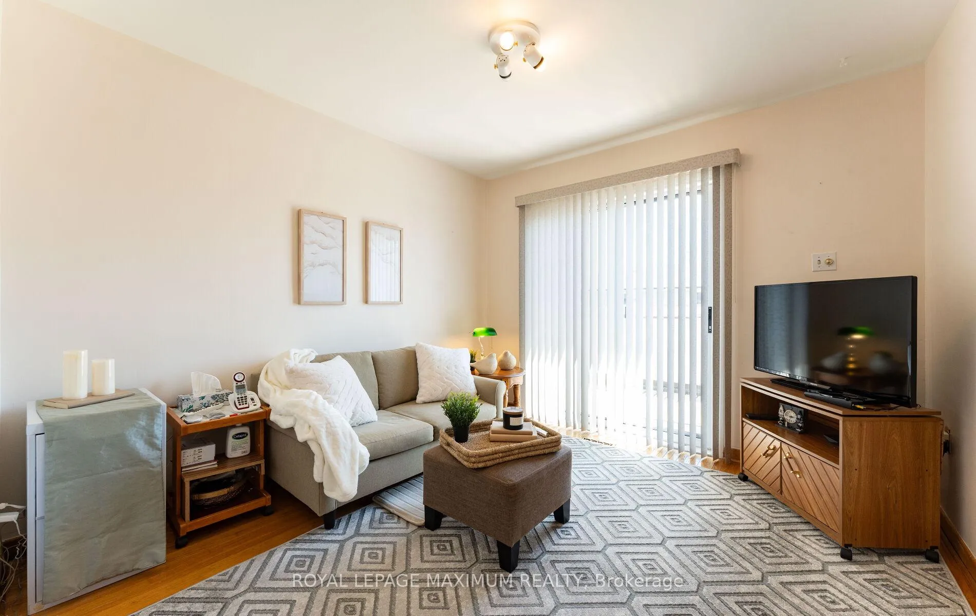 Photo 26 of 32 Ianhall Road, North York, Downsview-Roding-CFB — HOMEH