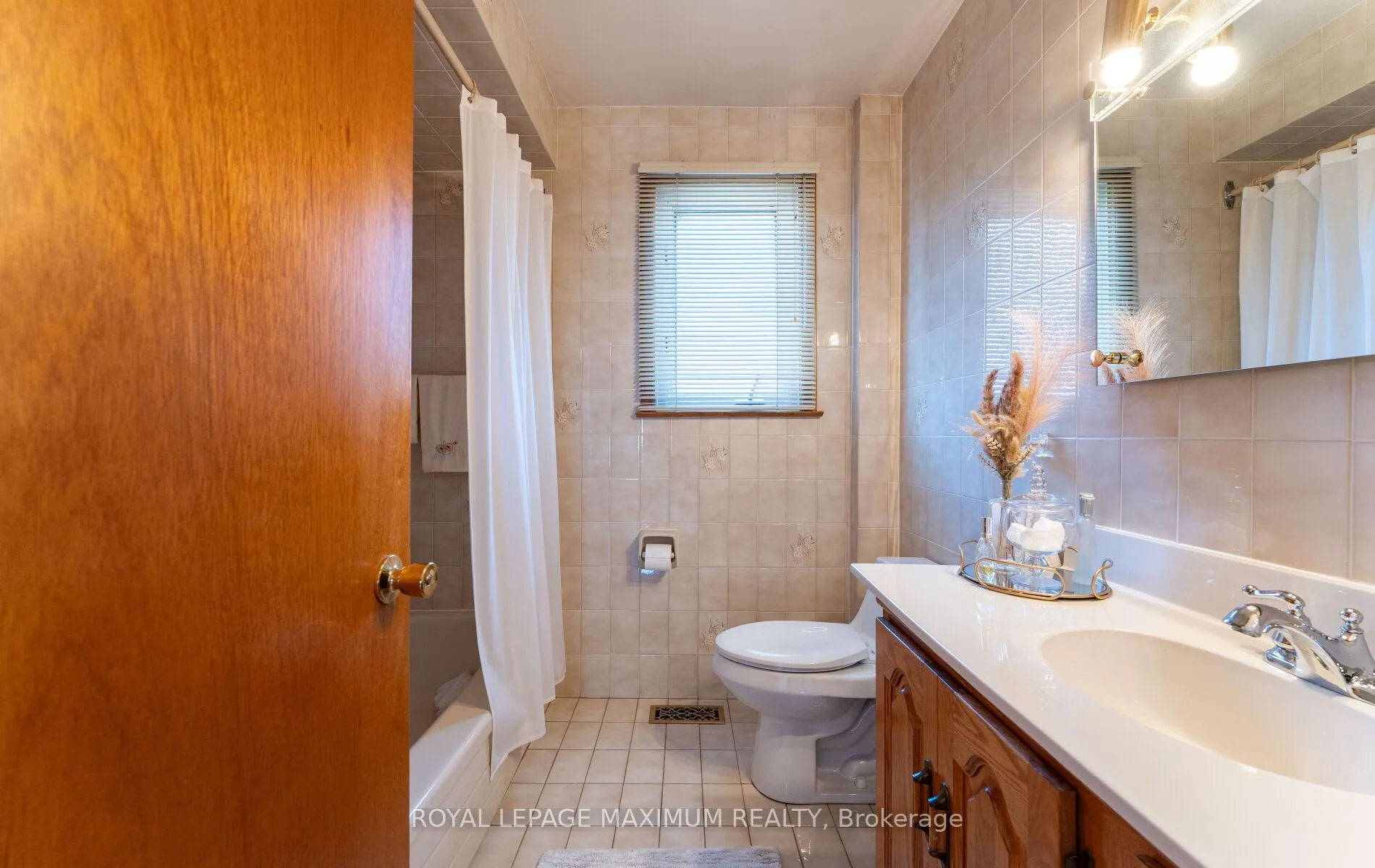 Photo 27 of 32 Ianhall Road, North York, Downsview-Roding-CFB — HOMEH