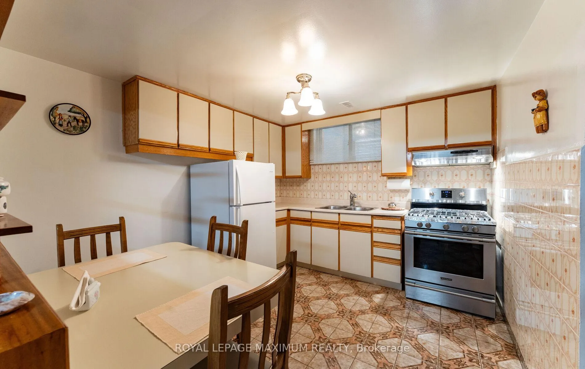 Photo 36 of 32 Ianhall Road, North York, Downsview-Roding-CFB — HOMEH