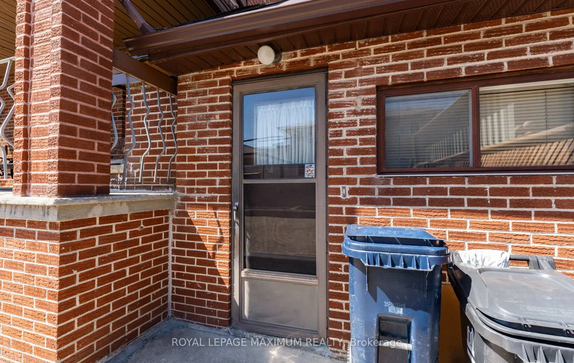 Photo 46 of 32 Ianhall Road, North York, Downsview-Roding-CFB — HOMEH