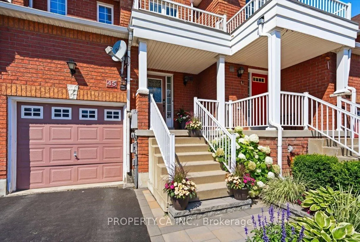 Photo 2 of 45 Lindenshire Avenue, Vaughan, Maple — HOMEH