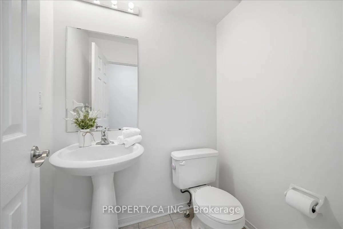 Photo 5 of 45 Lindenshire Avenue, Vaughan, Maple — HOMEH
