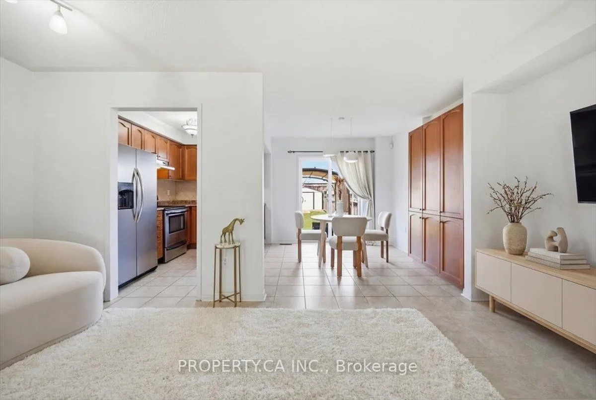 Photo 7 of 45 Lindenshire Avenue, Vaughan, Maple — HOMEH