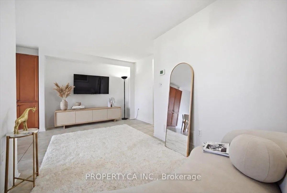 Photo 8 of 45 Lindenshire Avenue, Vaughan, Maple — HOMEH