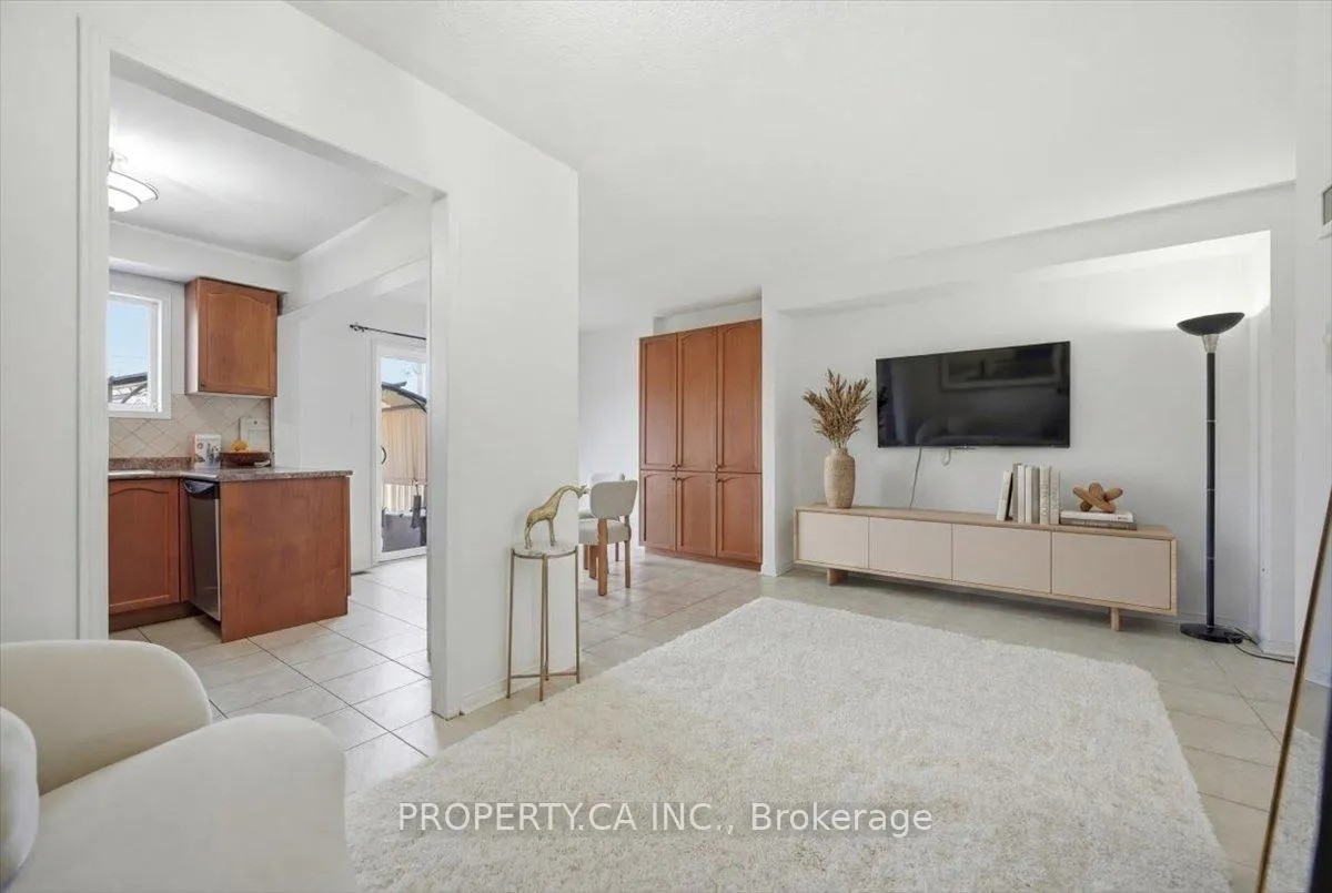 Photo 9 of 45 Lindenshire Avenue, Vaughan, Maple — HOMEH