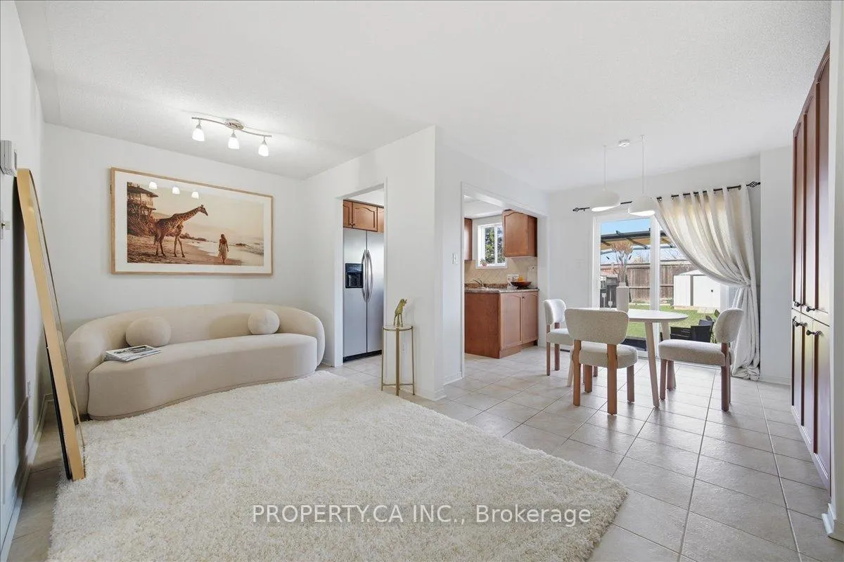 Photo 10 of 45 Lindenshire Avenue, Vaughan, Maple — HOMEH