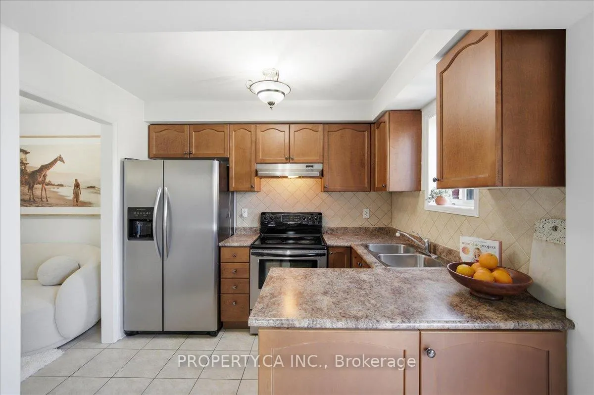 Photo 13 of 45 Lindenshire Avenue, Vaughan, Maple — HOMEH