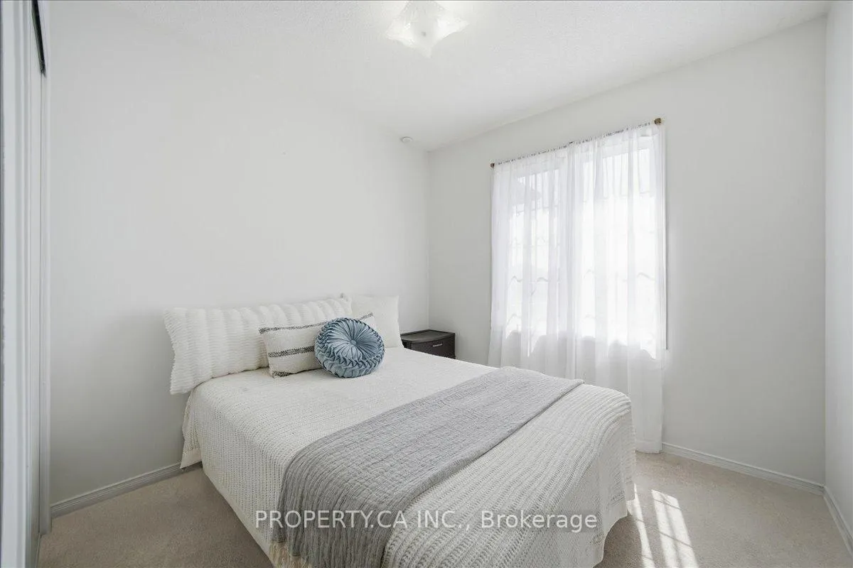 Photo 16 of 45 Lindenshire Avenue, Vaughan, Maple — HOMEH