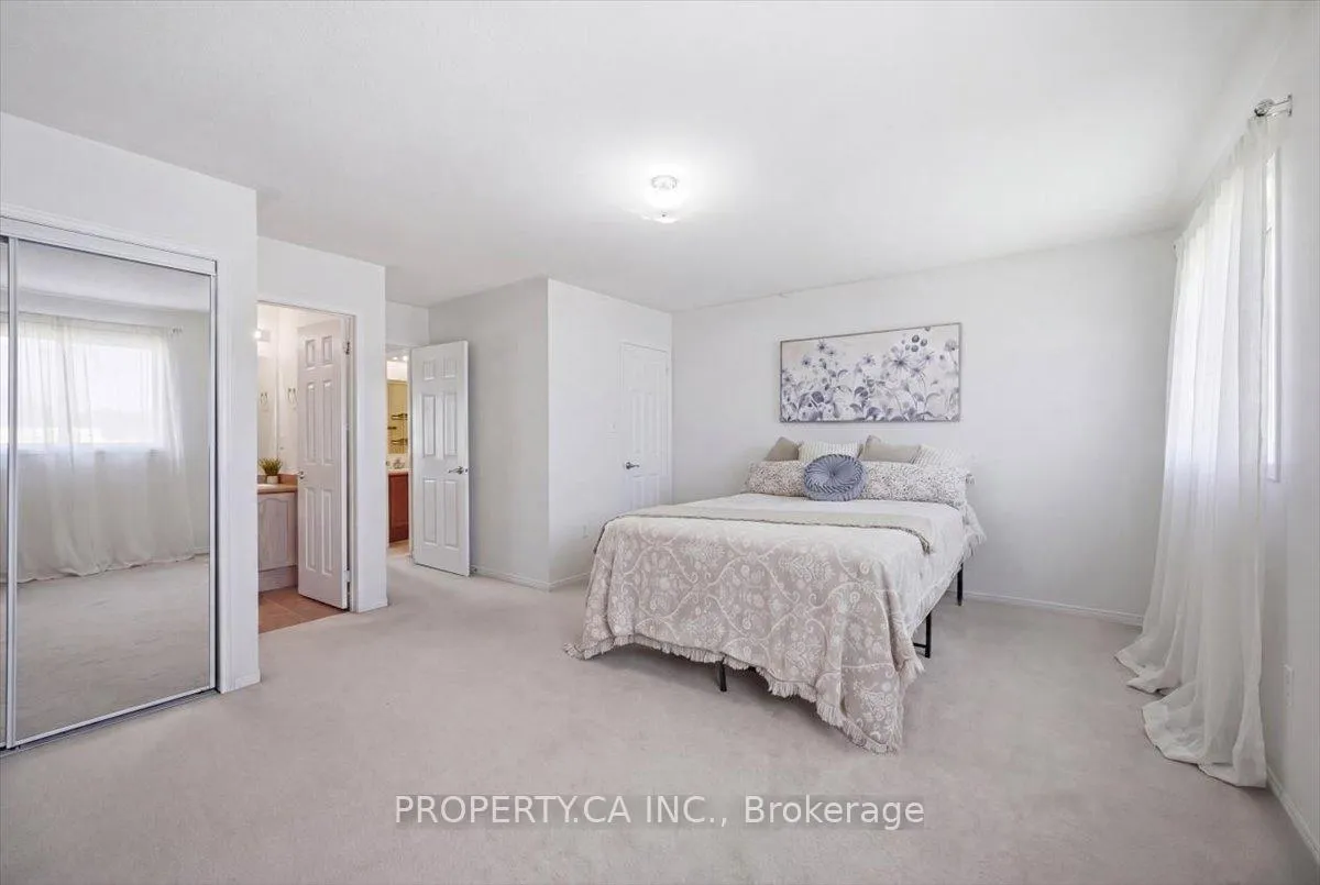 Photo 18 of 45 Lindenshire Avenue, Vaughan, Maple — HOMEH