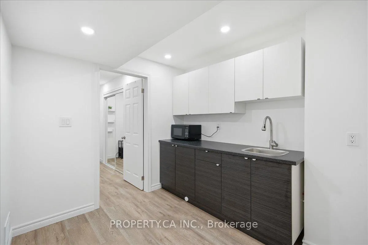 Photo 21 of 45 Lindenshire Avenue, Vaughan, Maple — HOMEH