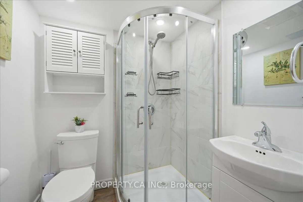 Photo 22 of 45 Lindenshire Avenue, Vaughan, Maple — HOMEH