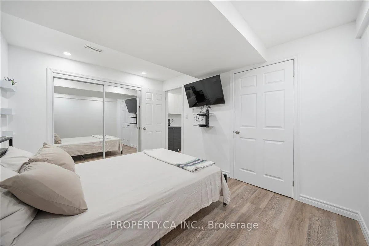 Photo 24 of 45 Lindenshire Avenue, Vaughan, Maple — HOMEH