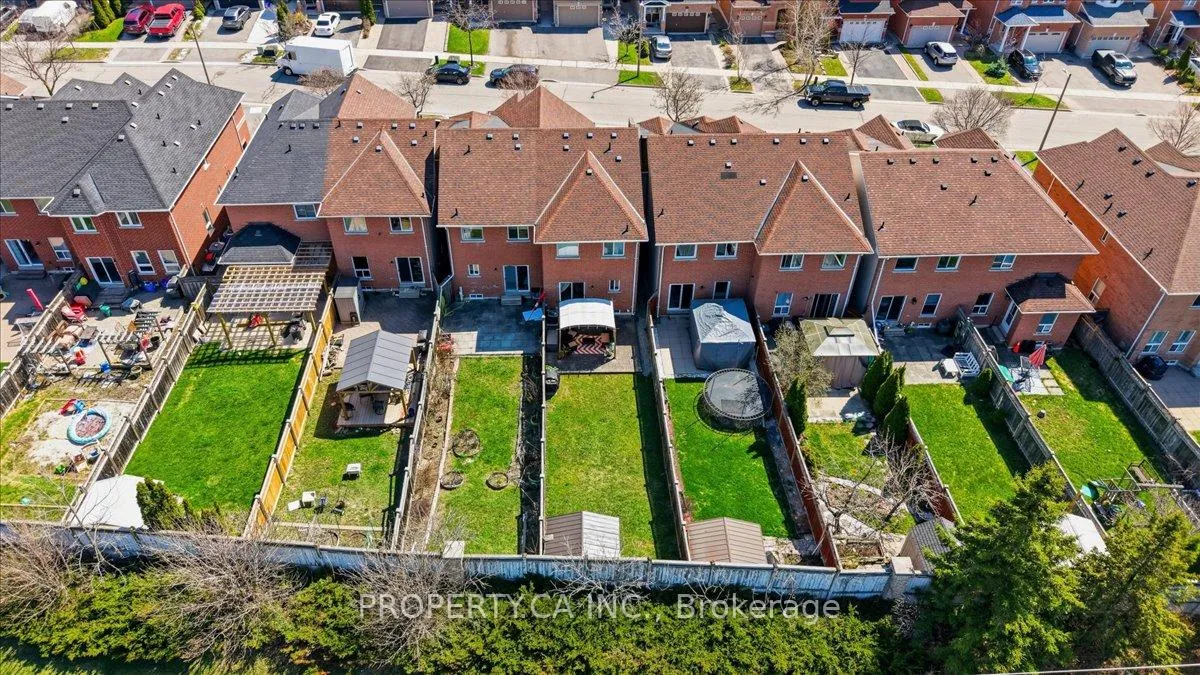 Photo 27 of 45 Lindenshire Avenue, Vaughan, Maple — HOMEH