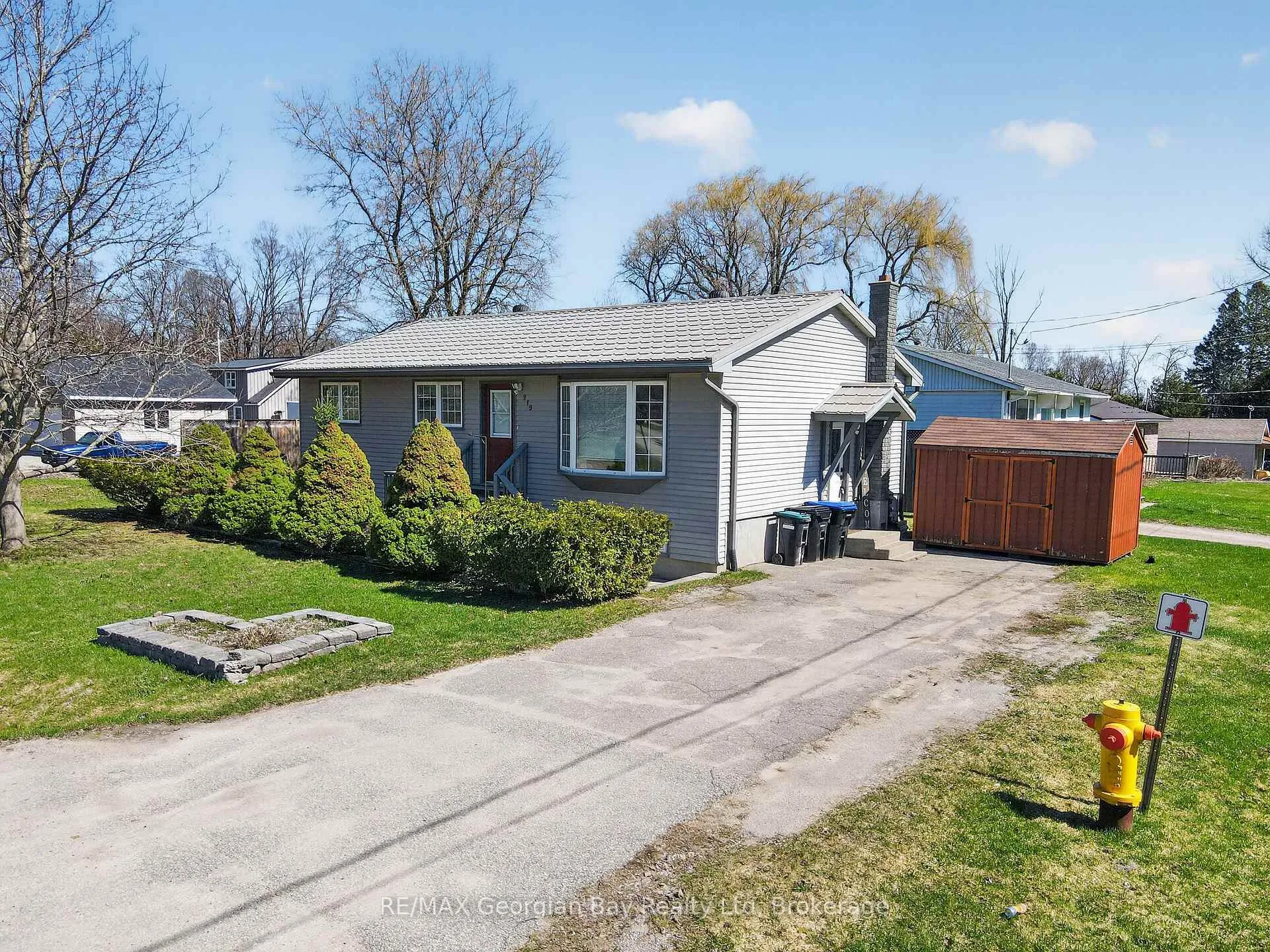 Photo 2 of 919 Eighth Avenue, Tay, Port McNicoll — HOMEH