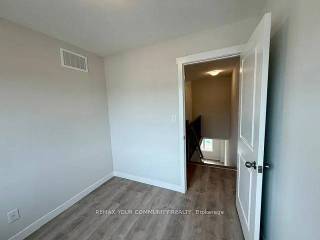 Photo 18 of 25 Strath Crescent, Springwater, Elmvale — HOMEH