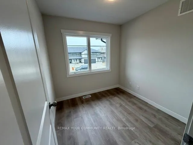 Photo 19 of 25 Strath Crescent, Springwater, Elmvale — HOMEH