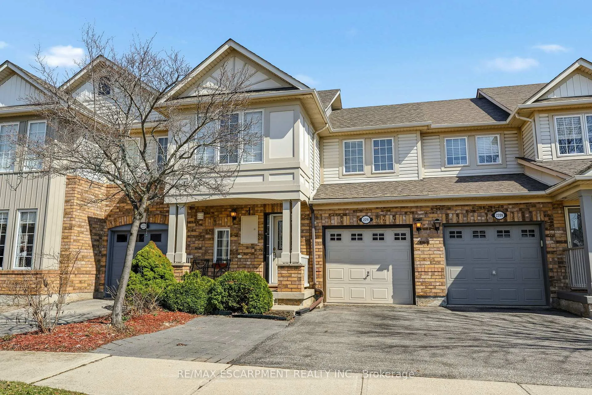 Photo 1 of 2211 Amberglen Court, Oakville, Westmount — HOMEH